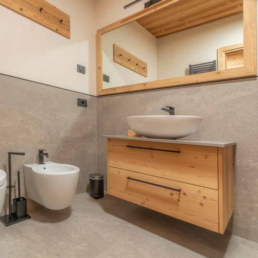 Mobile bagno con cassetti e maniglie in metallo nero opaco